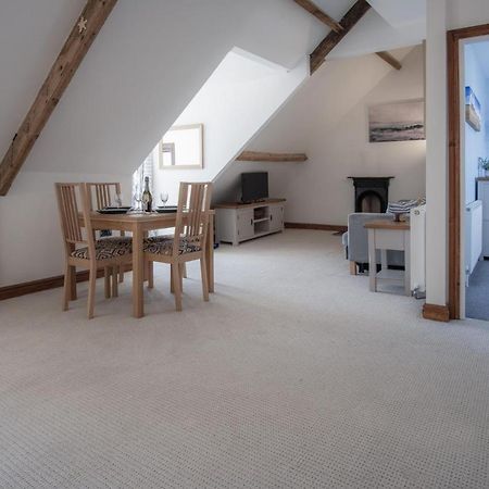 The Nest - 1 Bedroom Apartment - Tenby Esterno foto